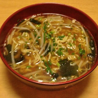 もやしとわかめのにんにく味噌ラーメン